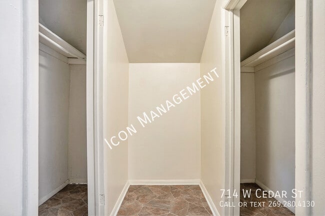 Building Photo - 714 W Cedar St