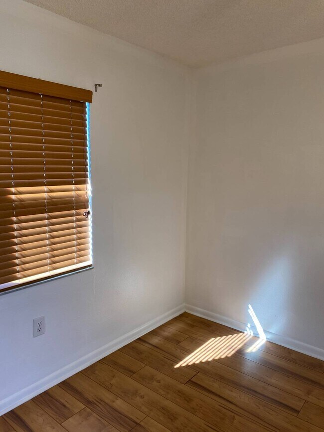 Building Photo - 5344 Elwood Rd