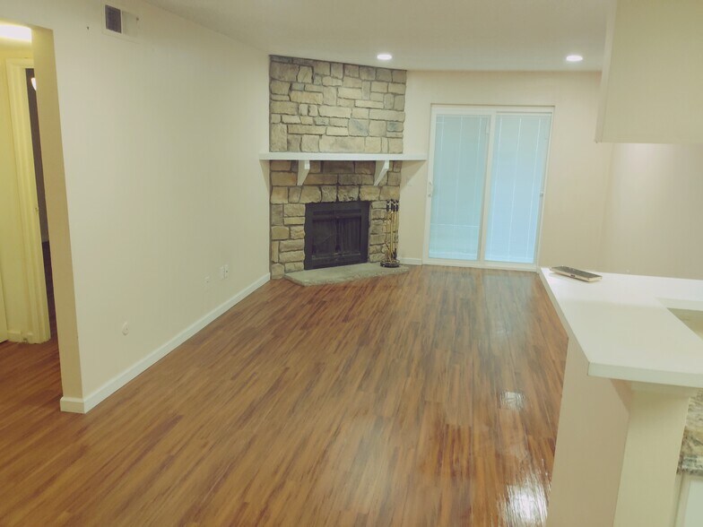Building Photo - 8555 Fairmount Dr