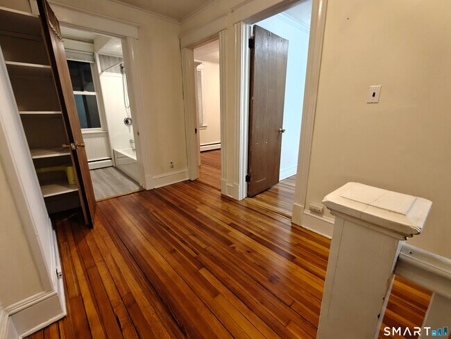 Building Photo - 387 Plainville Ave