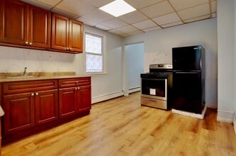 Building Photo - 5 Salter Pl