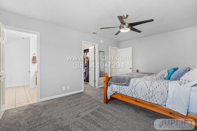 Building Photo - 3 Bedroom 2.5 Bathroom home in Ramona LARG...