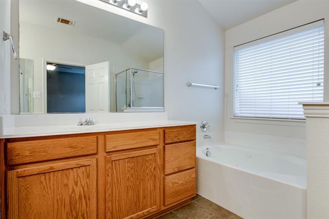 Building Photo - 6940 Willow Crest Dr