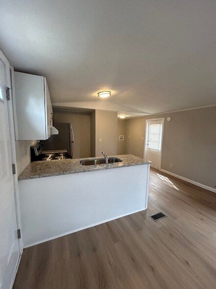 Building Photo - 172 Long Beach Dr