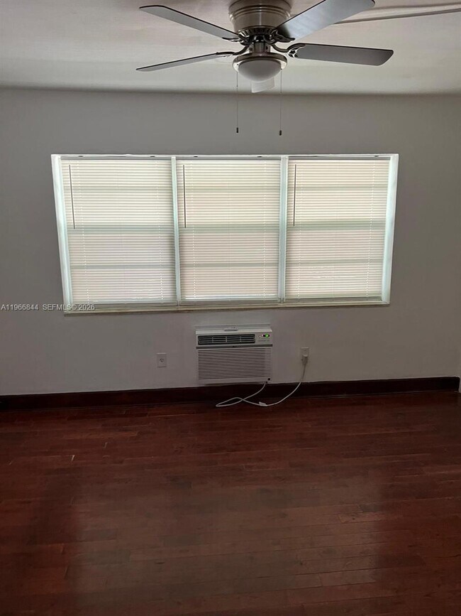 Building Photo - 1604 Bay Rd