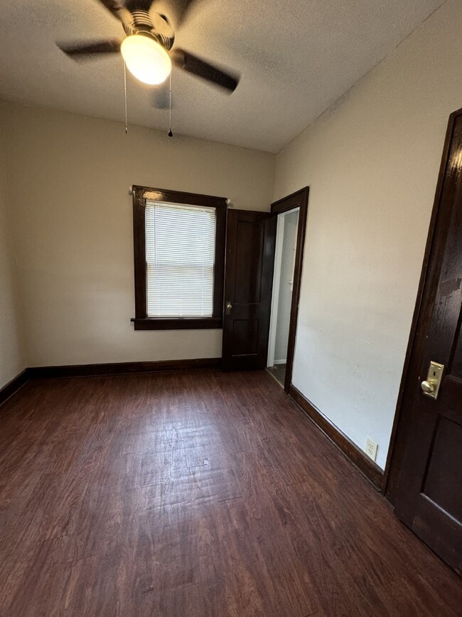 Building Photo - 1556 S Palisade St
