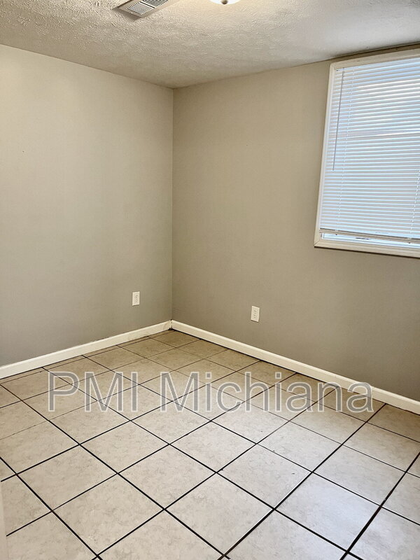 Building Photo - 606 Meridian St