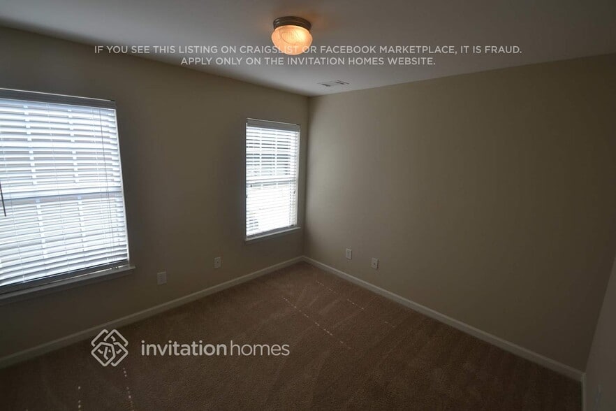 Building Photo - 909 Lakeside Ct