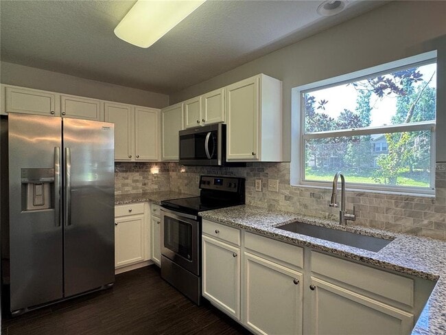 Building Photo - 2915 Amber Oak Dr
