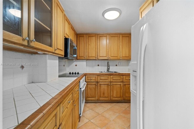 Building Photo - 3301 NE 5th Ave