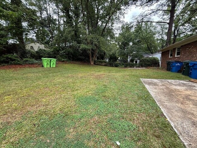 Building Photo - Spacious Ranch Home on Large Corner Lot Near North Hills