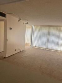 Building Photo - Furnished 2 bedroom 1 bath Condo