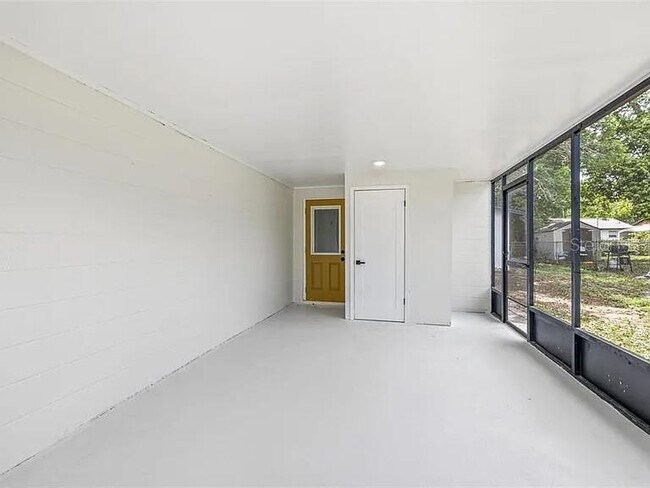 Building Photo - 39252 Heights Ave