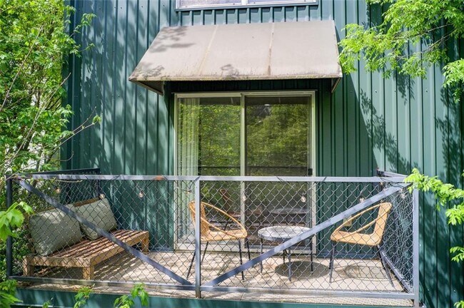 Building Photo - 241 Maynard Terrace SE