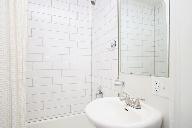 Building Photo - Updated One-Level Belmont Home Near IX Park