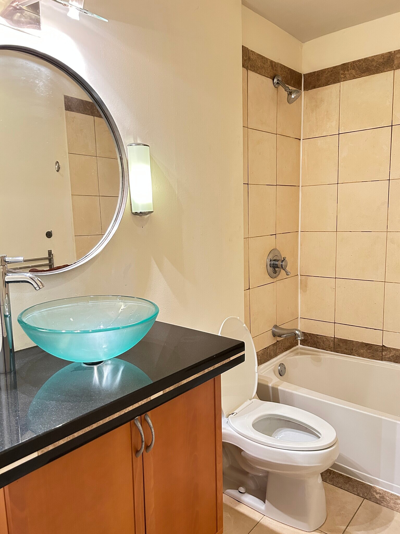 2nd Level Bath - 118 Bates St NW