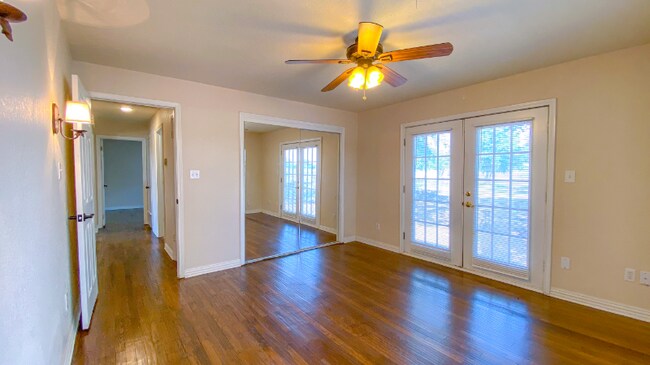 Building Photo - 1017 County Rd 914A