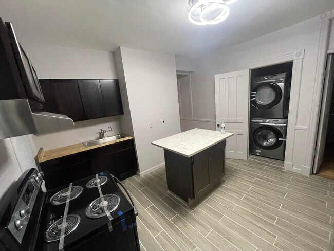 Building Photo - 539 Hamilton St