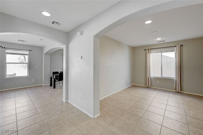 Building Photo - 2586 Begonia Valley Ave