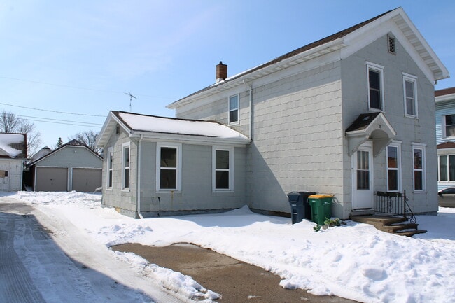 Building Photo - 28 5th St