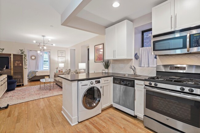 Primary Photo - 305 W 150th St