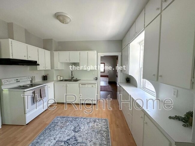 Building Photo - 3330 N 59th St