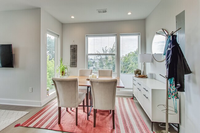 Building Photo - 653 Irving St NW