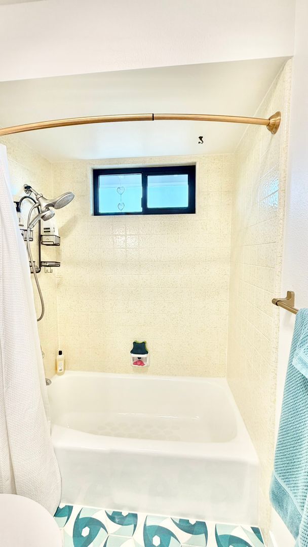 Building Photo - Beautifully Furnished & Appointed, Shorter Term Rental in the Peaceful Gird Valley area of Fallbr...