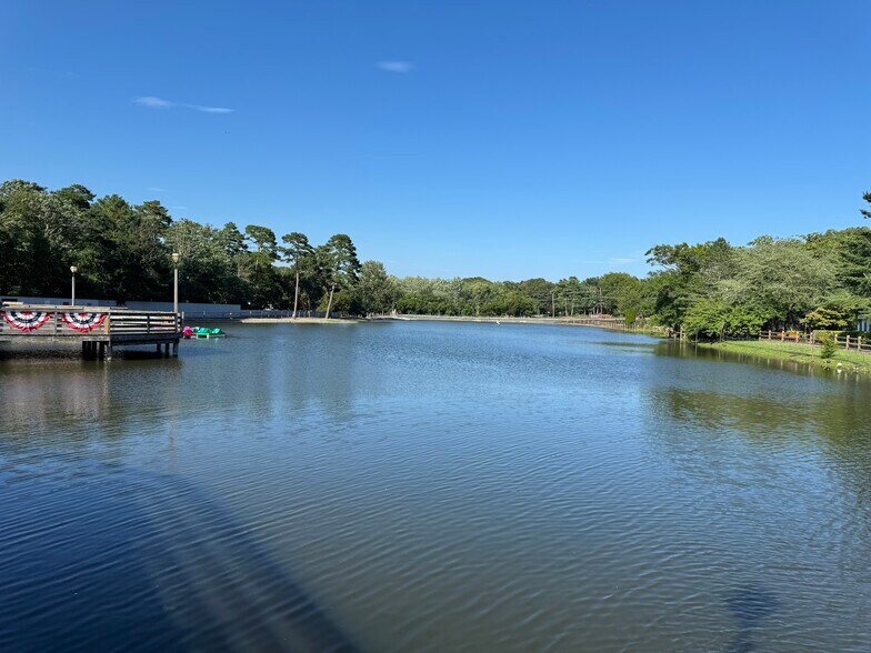 Historic Smithville Shops - Pond & Paddle Boats - 95 Driftwood Ct
