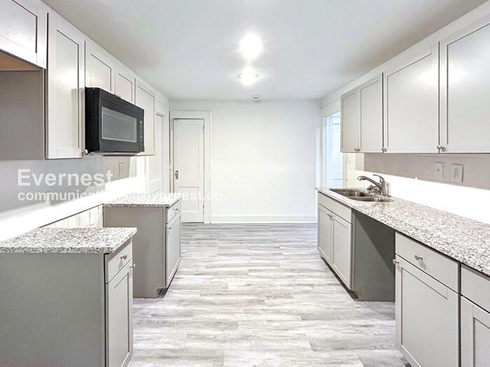Building Photo - 1026 Lynhurst Dr SW