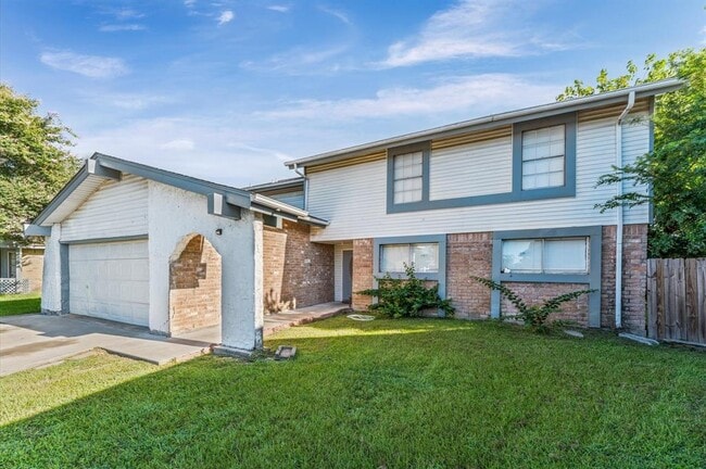 Building Photo - 13930 New Village Ln