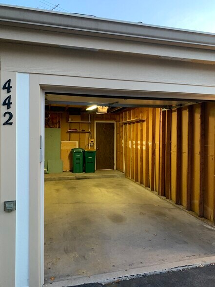 Building Photo - 442 Thornhill Ln