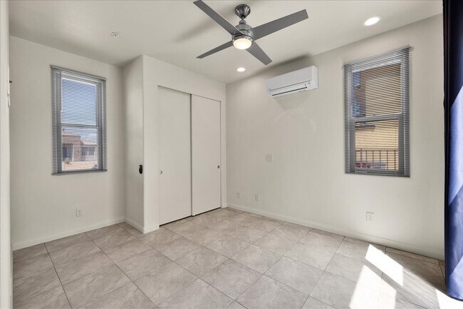 Building Photo - 56923 Ivanhoe Dr
