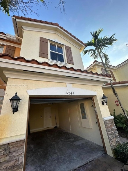 Building Photo - 12444 Emerald Creek Manor