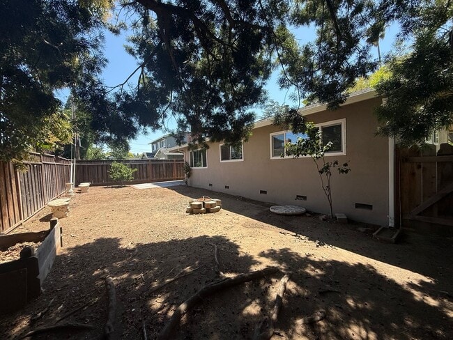 Building Photo - CAMPBELL - Open floor plan with separate f...