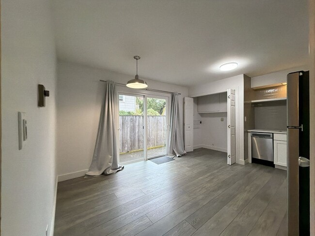Building Photo - 2354 SE 48th Av
