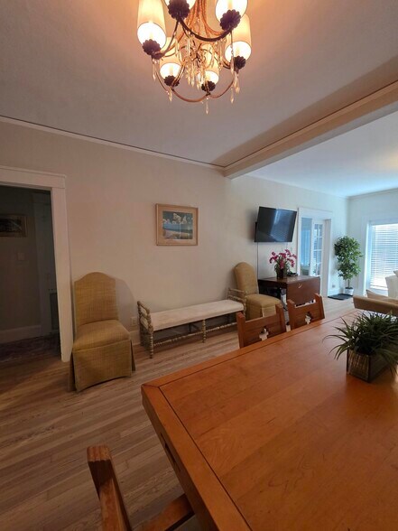 Building Photo - 429 Avenida Alegre