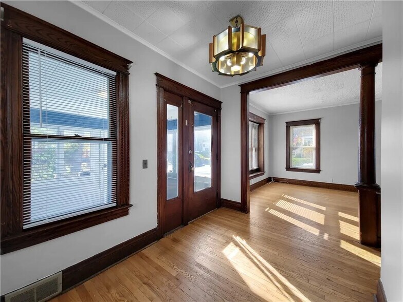 Building Photo - 546 Magee Ave