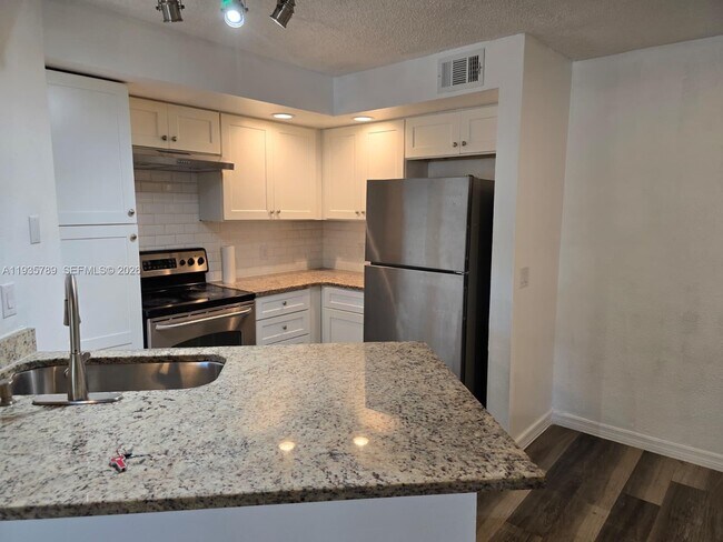 Building Photo - 4518 Commander Dr