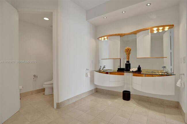 Building Photo - 18101 Collins Ave