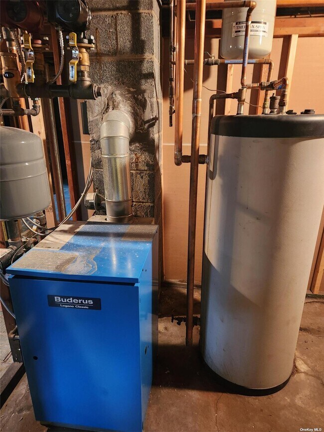 Building Photo - 14 Oakwood Rd