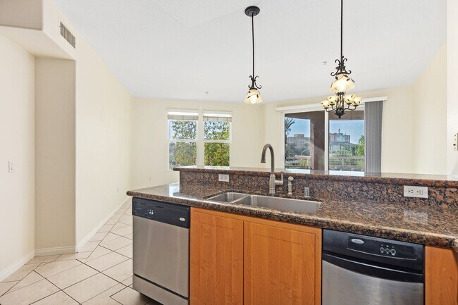 Building Photo - View Condo in Luxury Gated Community