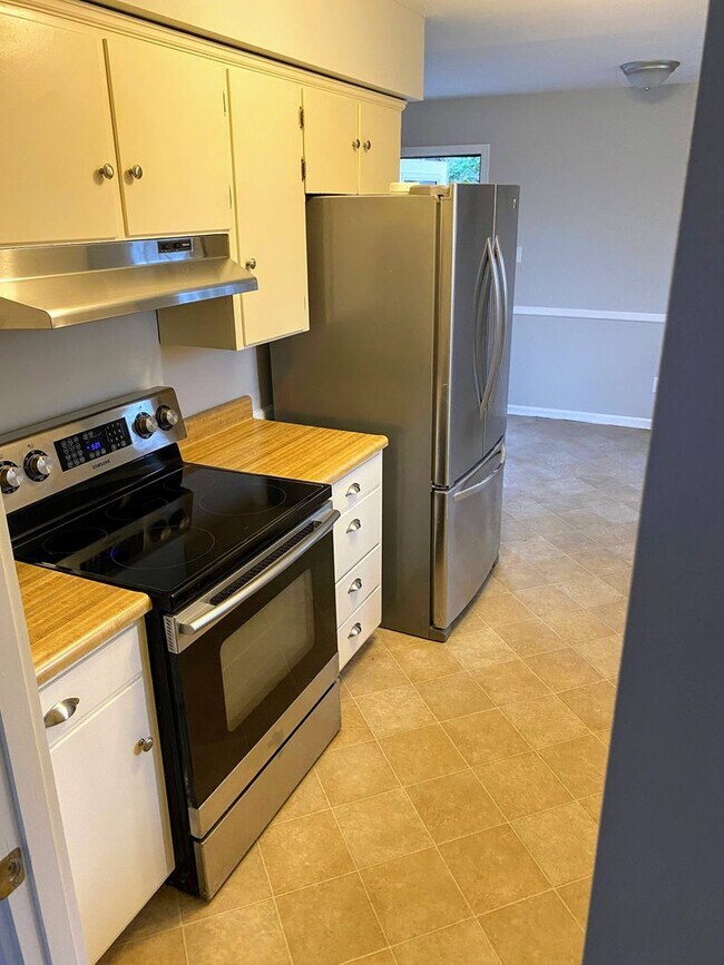 Building Photo - 3 Bedroom Home in Lynchburg