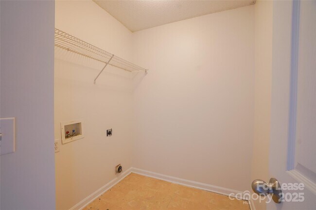 Building Photo - 3210 Summerfield Ridge Ln