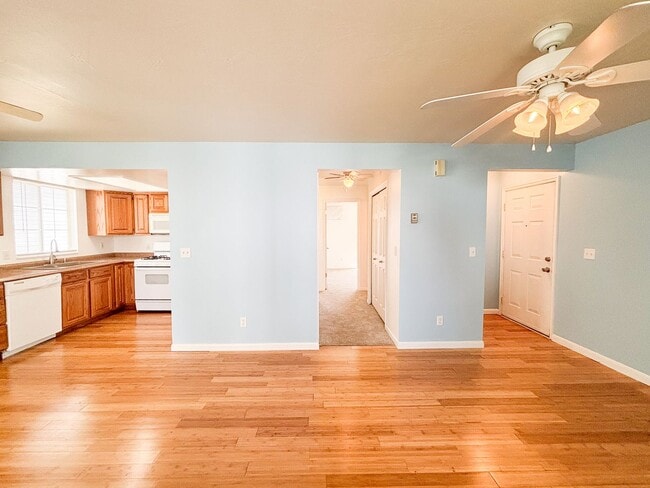 Building Photo - 2 BR/1BA | Newly Renovated Condo | In Orem!