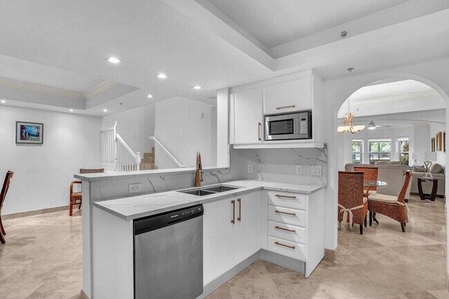 Building Photo - 2051 SE 3rd St