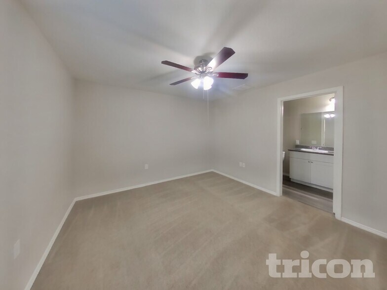 Building Photo - 6815 Hibiscus Falls