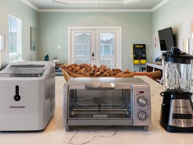 Building Photo - 986 Bahama Dr