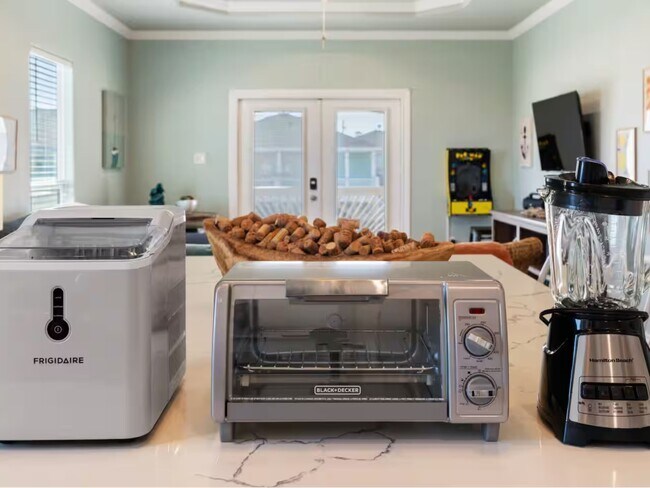 Building Photo - 986 Bahama Ln