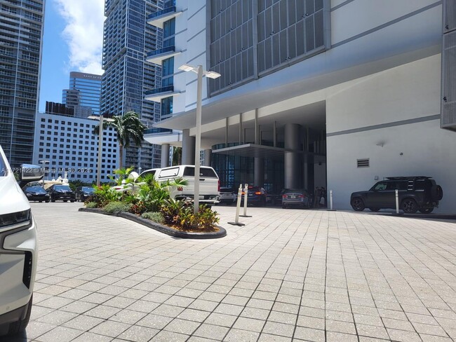 Building Photo - 200 Biscayne Blvd Way